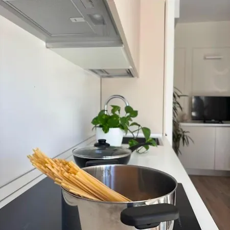 Nora 2 * تْشيفيتانوفا ماركي